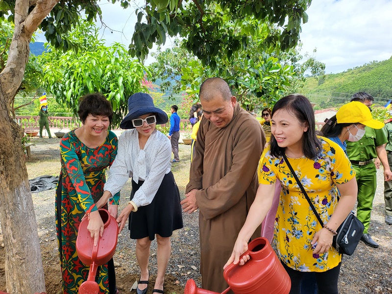 Tạp chí Tài nguyên và Môi trường trồng 563 cây ở chùa Phước Vân, Đắk Lắk