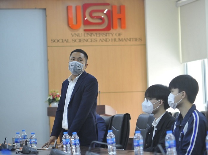 Công ty Cổ phần Him Lam trao học bổng cho sinh viên Viện Đào tạo Báo chí và truyền thông