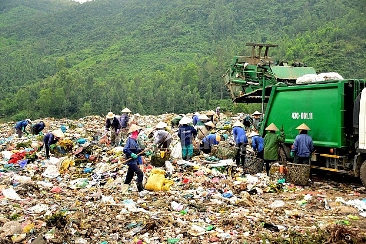 Vấn nạn chất thải rắn sinh hoạt tại khu vực miền Trung và Tây Nguyên