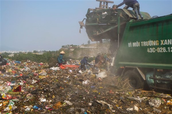 Tình trạng ô nhiễm hiện nay tại Khánh Sơn đang ngày càng trở nên nguy cấp khi hố chôn lấp số 5 sẽ hết khả năng chứa vào đầu năm 2023