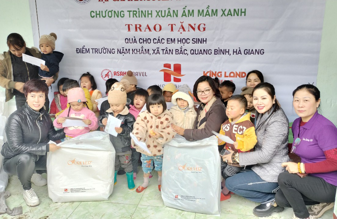 Tạp chí Tài nguyên và Môi trường tổ chức chương trình Xuân ấm mầm xanh tại Hà Giang