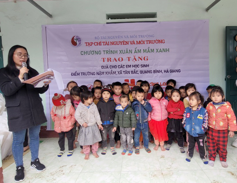 Tạp chí Tài nguyên và Môi trường tổ chức chương trình Xuân ấm mầm xanh tại Hà Giang