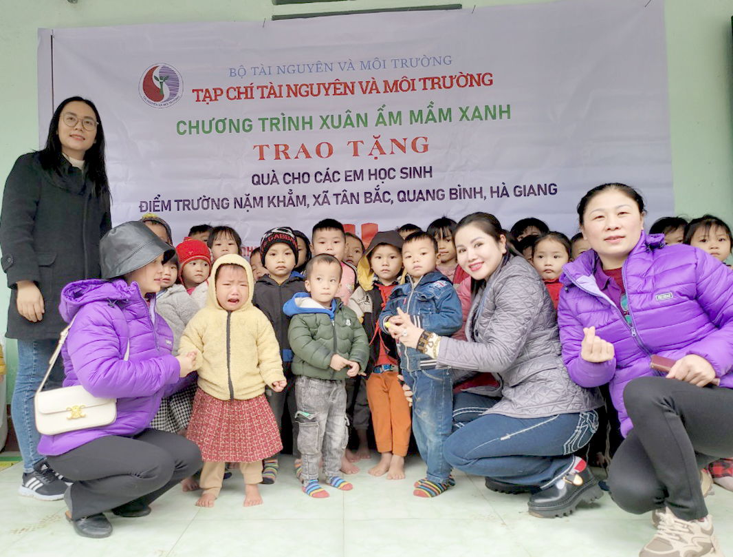 Tạp chí Tài nguyên và Môi trường tổ chức chương trình Xuân ấm mầm xanh tại Hà Giang