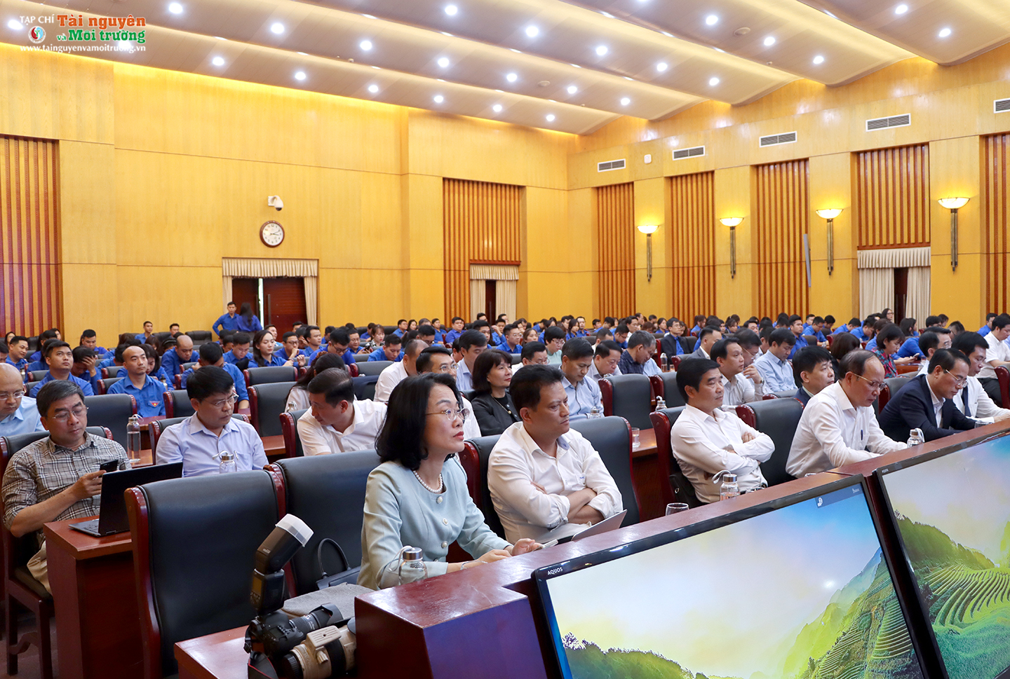 Bộ trưởng Bộ Tài nguyên và Môi trường Đặng Quốc Khánh đối thoại với thanh niên và gặp mặt cán bộ đoàn các thời kỳ