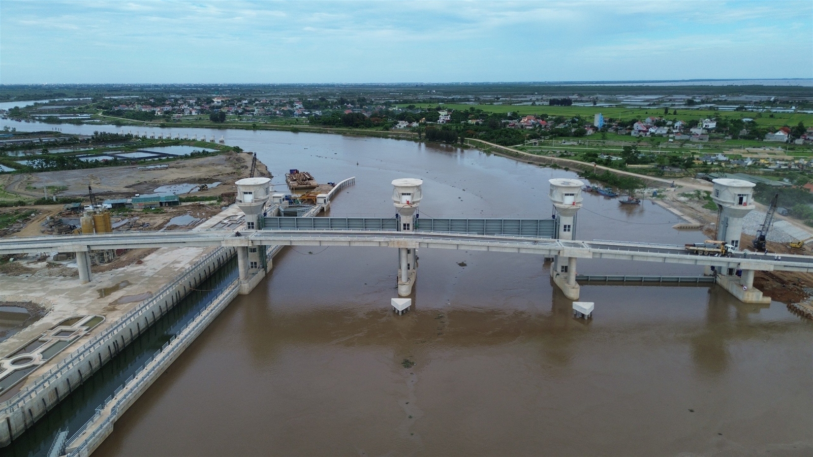 Cống ngăn mặn lớn nhất Bắc miền trung sắp đưa vào vận hành