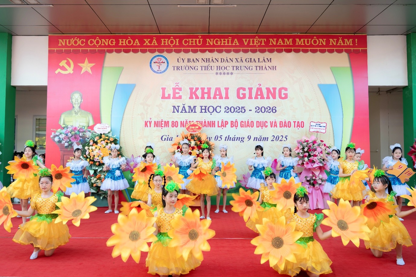 Trường Tiểu học Trung Thành tưng bừng khai giảng năm học mới