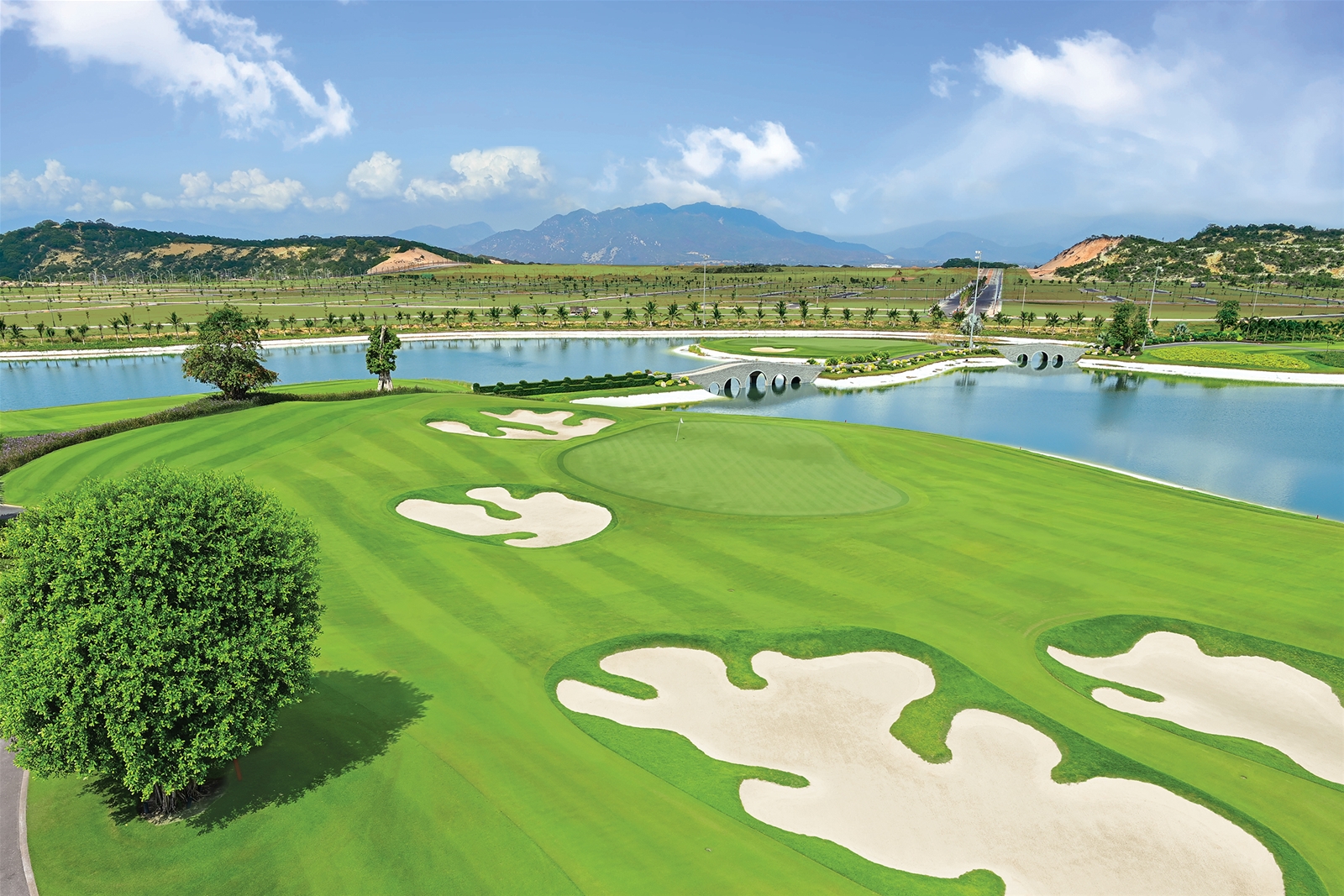 Sân KN Golf Links là một phần quan trọng trong khu phức hợp nghỉ dưỡng và vui chơi giải trí cao cấp KN Paradise