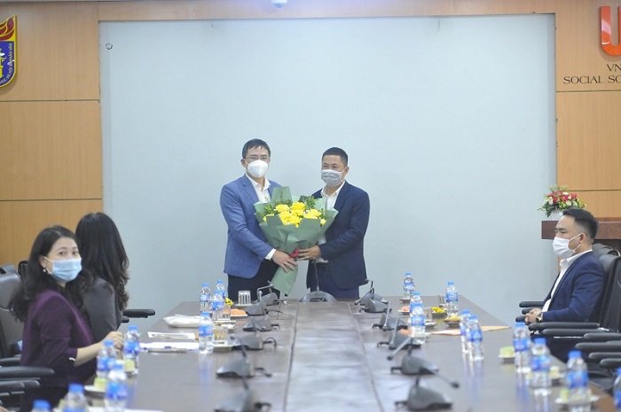 Công ty Cổ phần Him Lam trao học bổng cho sinh viên Viện Đào tạo Báo chí và truyền thông