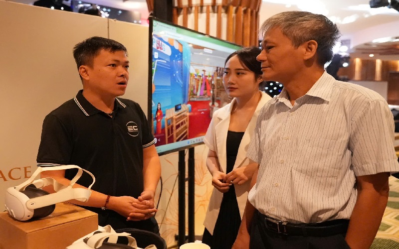 “Mỗi hộ nông dân một điện thoại thông minh, mỗi trang trại một tài khoản số”
