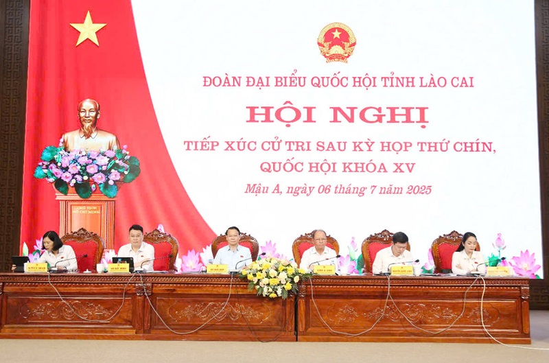 Bộ trưởng Đỗ Đức Duy tiếp xúc cử tri tại Lào Cai