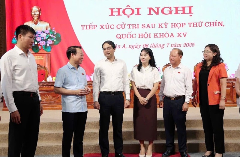 Bộ trưởng Đỗ Đức Duy tiếp xúc cử tri tại Lào Cai