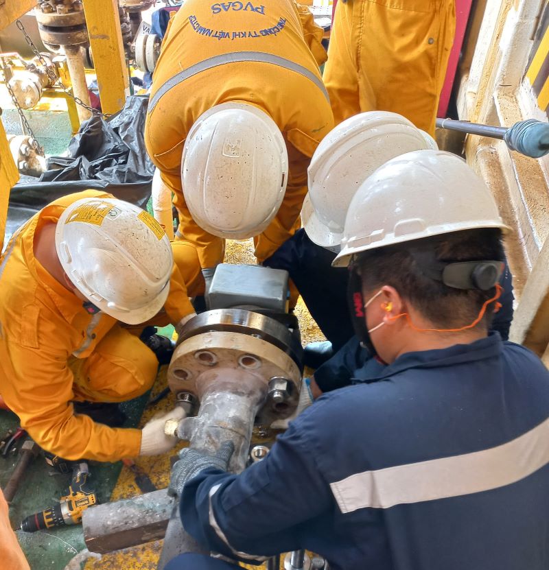 Hoàn thành an toàn, vượt tiến độ công tác bảo dưỡng sửa chữa giàn nén Rồng - Đồi Mồi