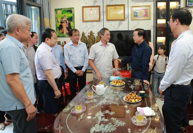 Phó Thủ tướng Trần Hồng Hà thăm, tặng quà gia đình người có công tại Biên Hòa, Đồng Nai nhân dịp 27/7