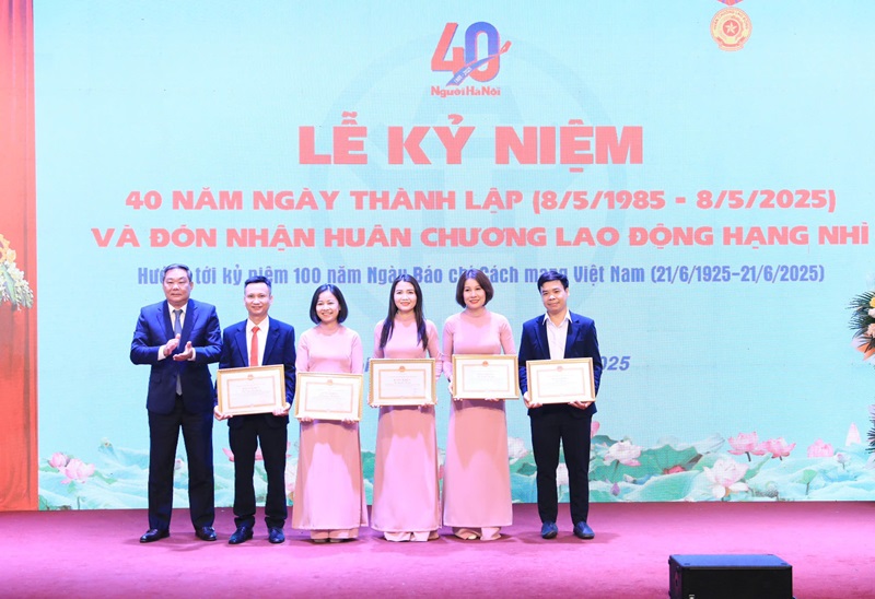 Kỷ niệm 40 năm thành lập Tạp chí Người Hà Nội và đón nhận Huân chương Lao động hạng Nhì