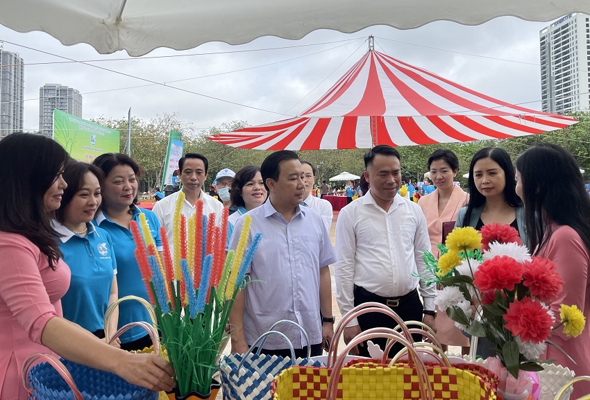 Tạp chí Tài nguyên và Môi trường đồng hành với Hội Liên hiệp Phụ nữ Hà Nội phát động Phụ nữ Thủ đô xây dựng môi trường 'sáng, xanh, sạch, đẹp' chào mừng SEA Games 31