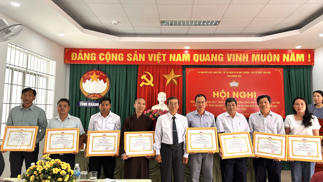 Ký kết chương trình phối hợp phát huy vai trò tôn giáo trong bảo vệ môi trường