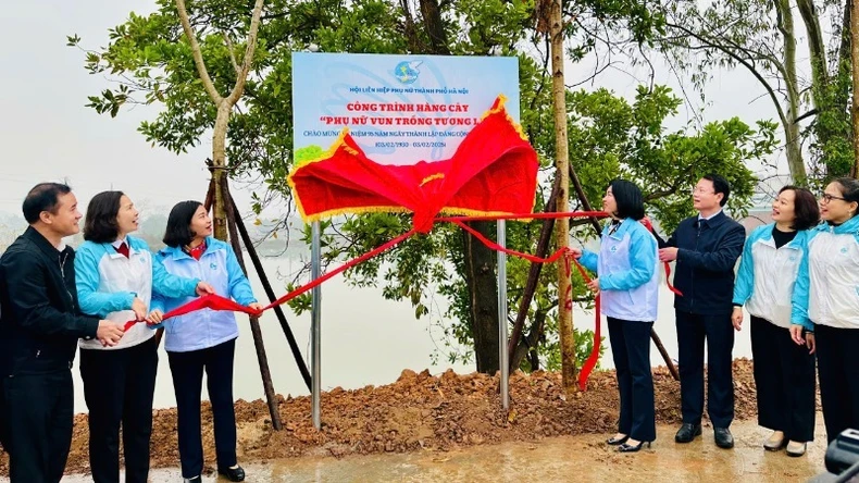 Phụ nữ Thủ đô phấn đấu trồng 5.000 cây xanh, cây ăn trái