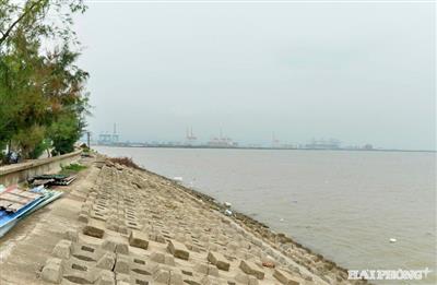 Bộ NN-MT yêu cầu địa phương khẩn trương gia cố tuyến đê trực diện biển
