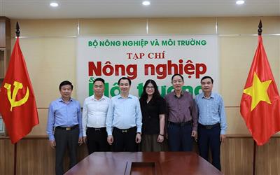 Các thành viên Hội đồng sơ khảo chấm giải công tâm, lựa chọn 30 tác phẩm báo in vào vòng chung khảo