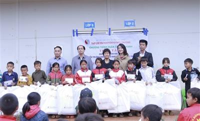 Chương trình “Xuân ấm mầm xanh năm 2024” về với điểm trường Đán Mẩy, Bắc Kạn
