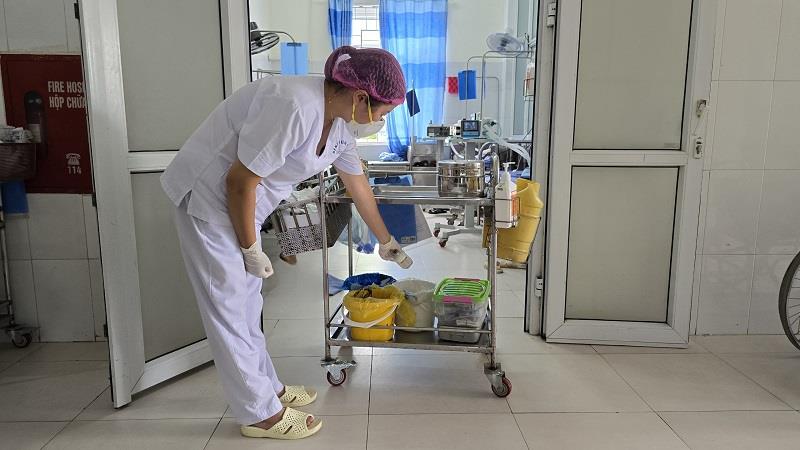 Phân loại rác và nói không với thuốc lá - Hướng đến môi trường y tế an toàn