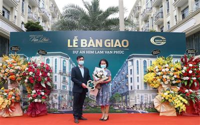 Nỗ lực vượt “bão” Covid, Him Lam Vạn Phúc chào đón những cư dân đầu tiên