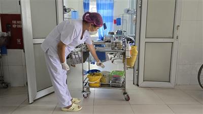 Phân loại rác và nói không với thuốc lá - Hướng đến môi trường y tế an toàn