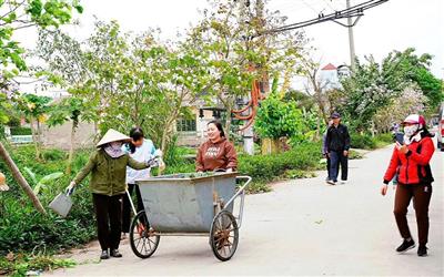 Phú Xuyên: Hội Phụ nữ xã Quang Hà phối hợp thôn Phú Nhiêu tổ chức Lễ ra quân “Ngày Chủ nhật xanh”