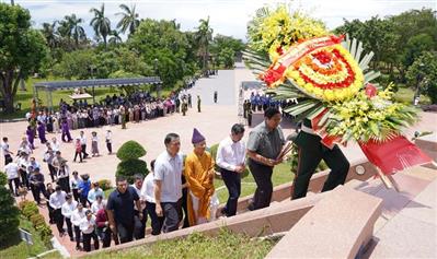 Thủ tướng Phạm Minh Chính dâng hương tại các địa chỉ đỏ của Quảng Trị